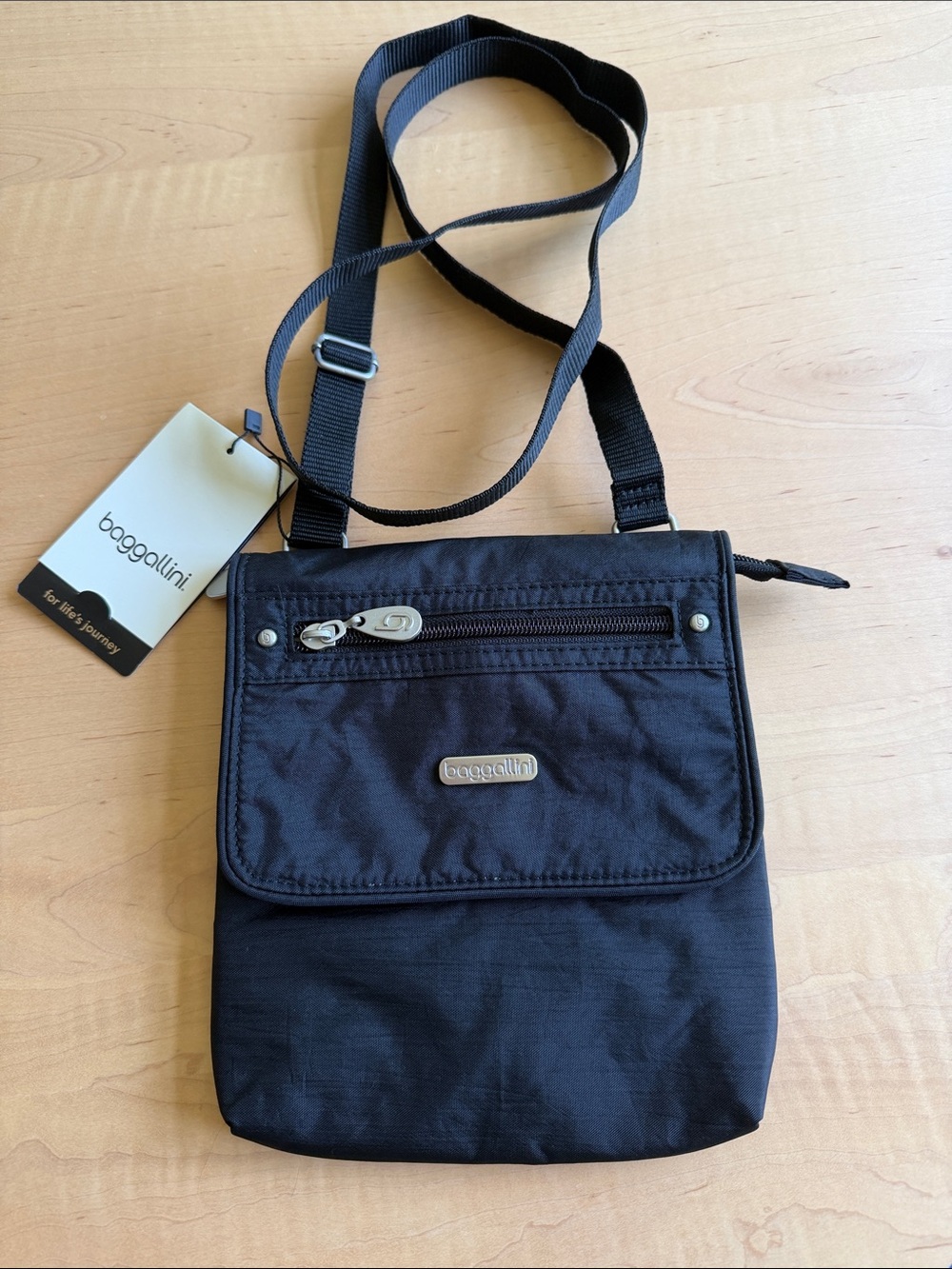 🆕 BAGGALLINI Flap Crossbody Black